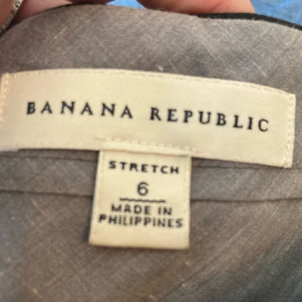 Banana Republic Stretch cotton black textured cropped trousers w/side zippers